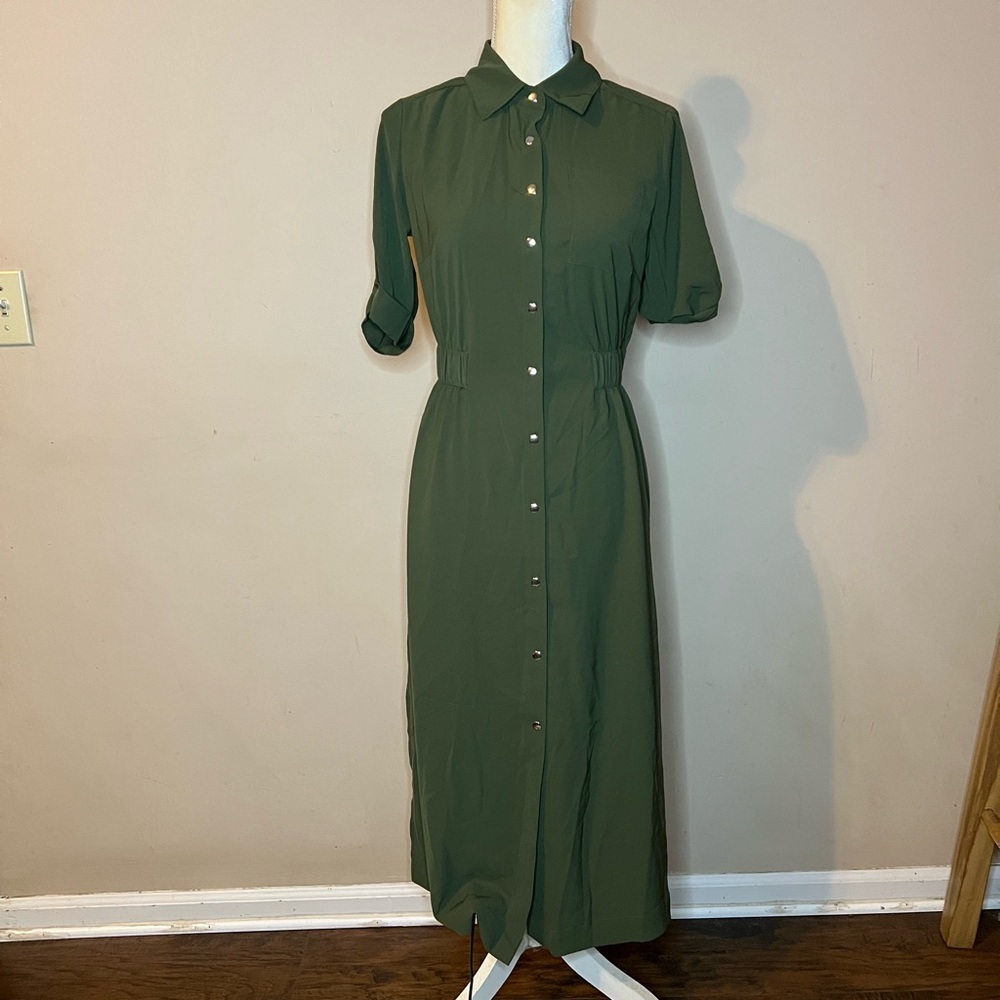 ⭐️A New Day Green Buttoned Midi Dress - Picture 2 of 7